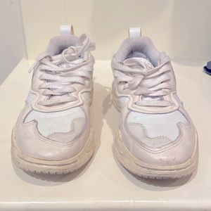 Adidas Off white leather sneaker shoe women size US 6 in used condition.